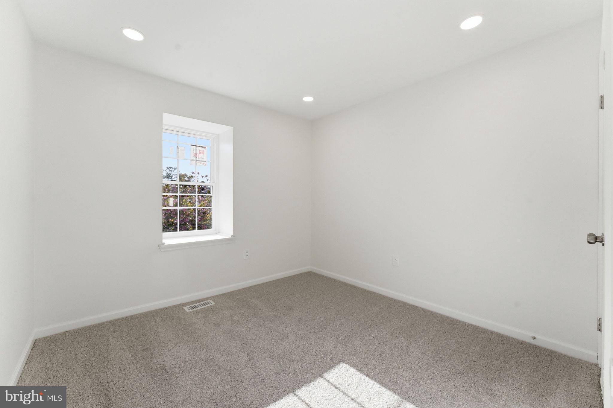 OAKTON VILLAGE - Residential