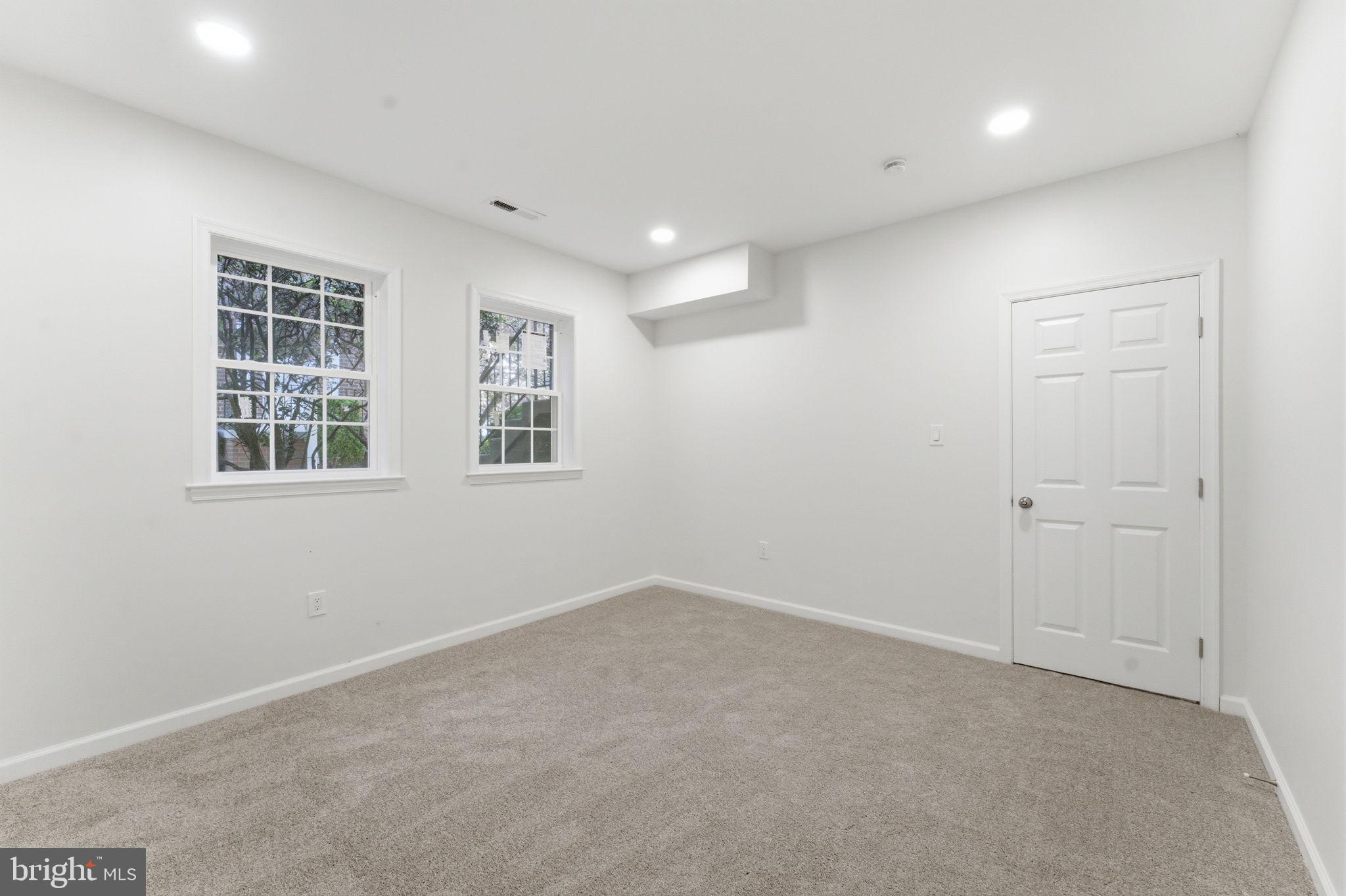 OAKTON VILLAGE - Residential