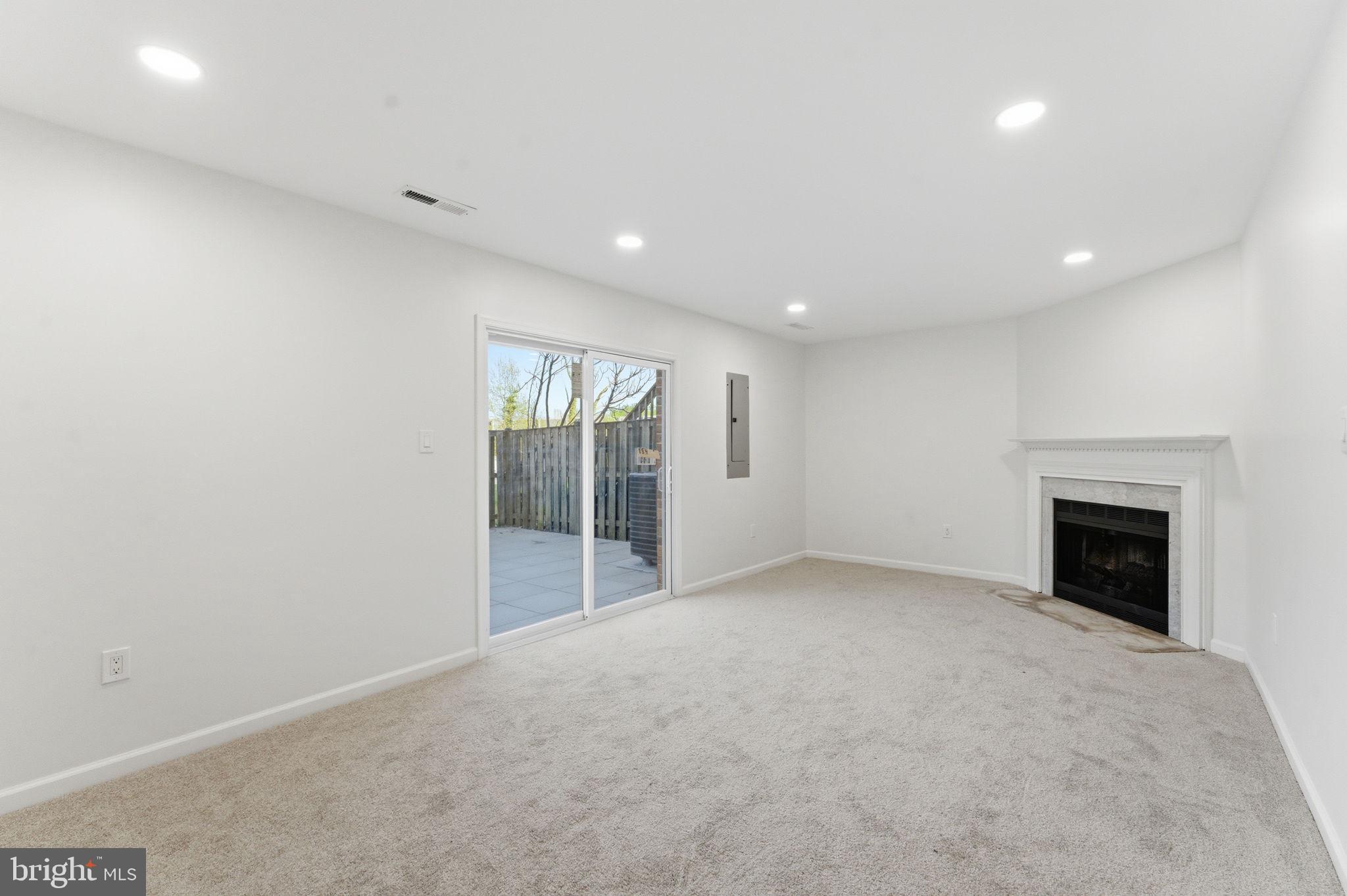 OAKTON VILLAGE - Residential