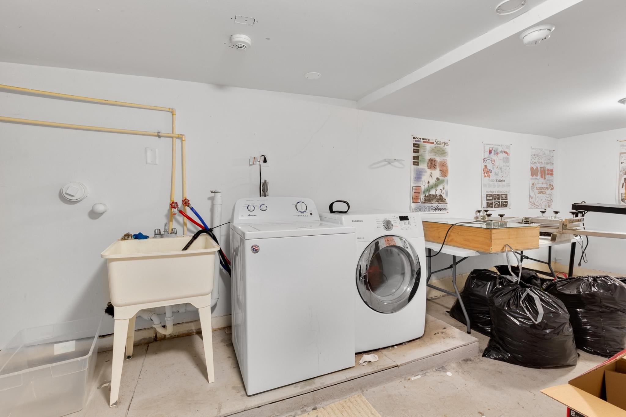 EAST KENSINGTON - Residential Income