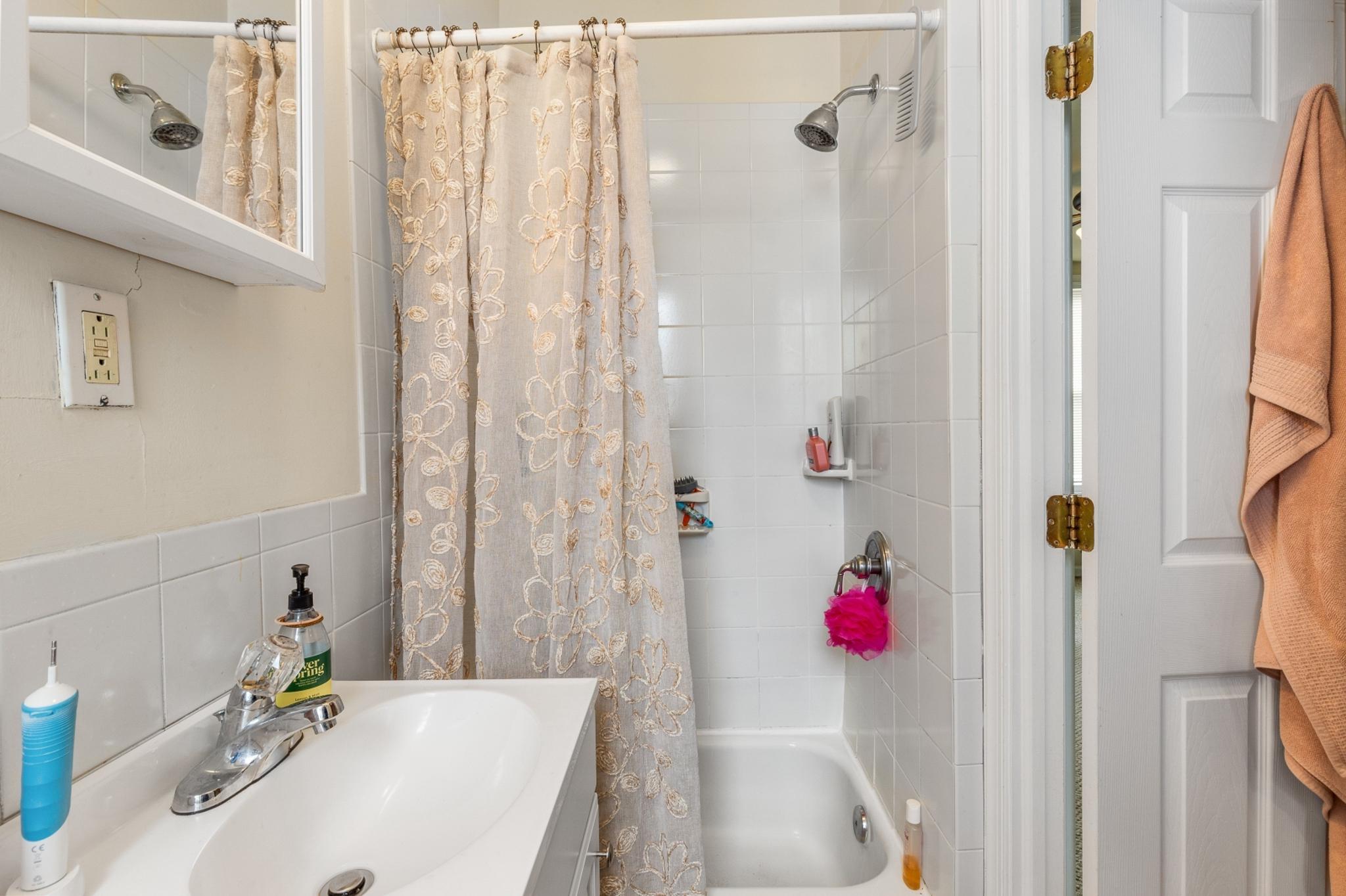 EAST KENSINGTON - Residential Income