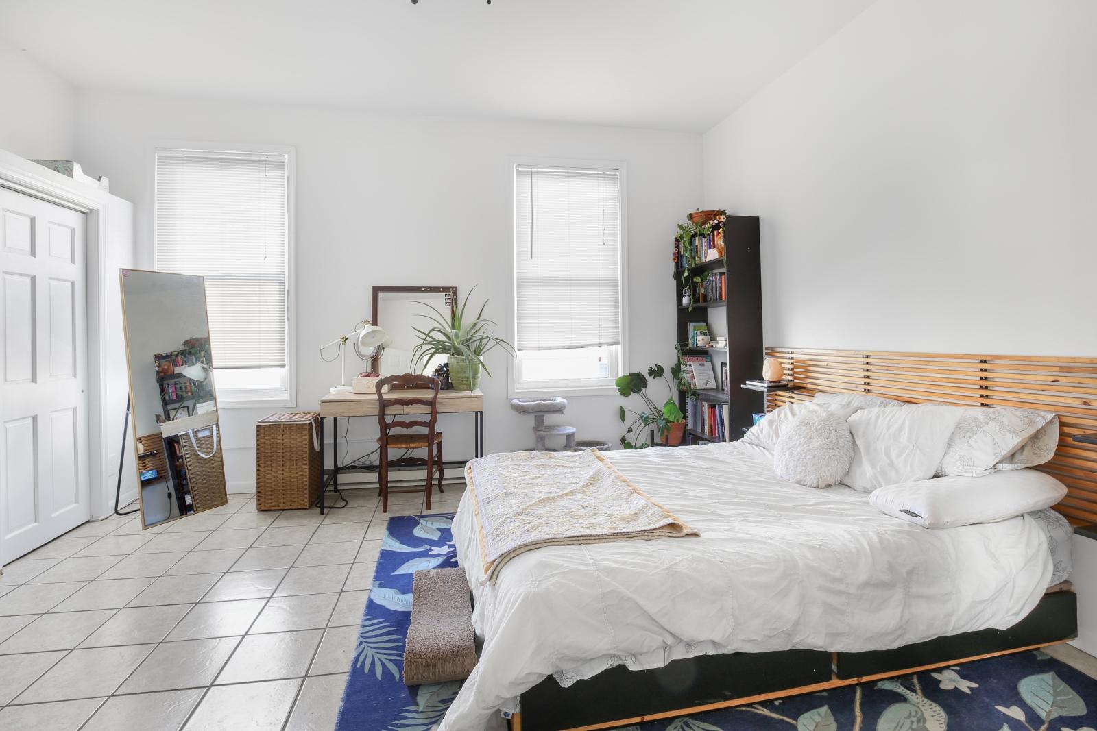 EAST KENSINGTON - Residential Income