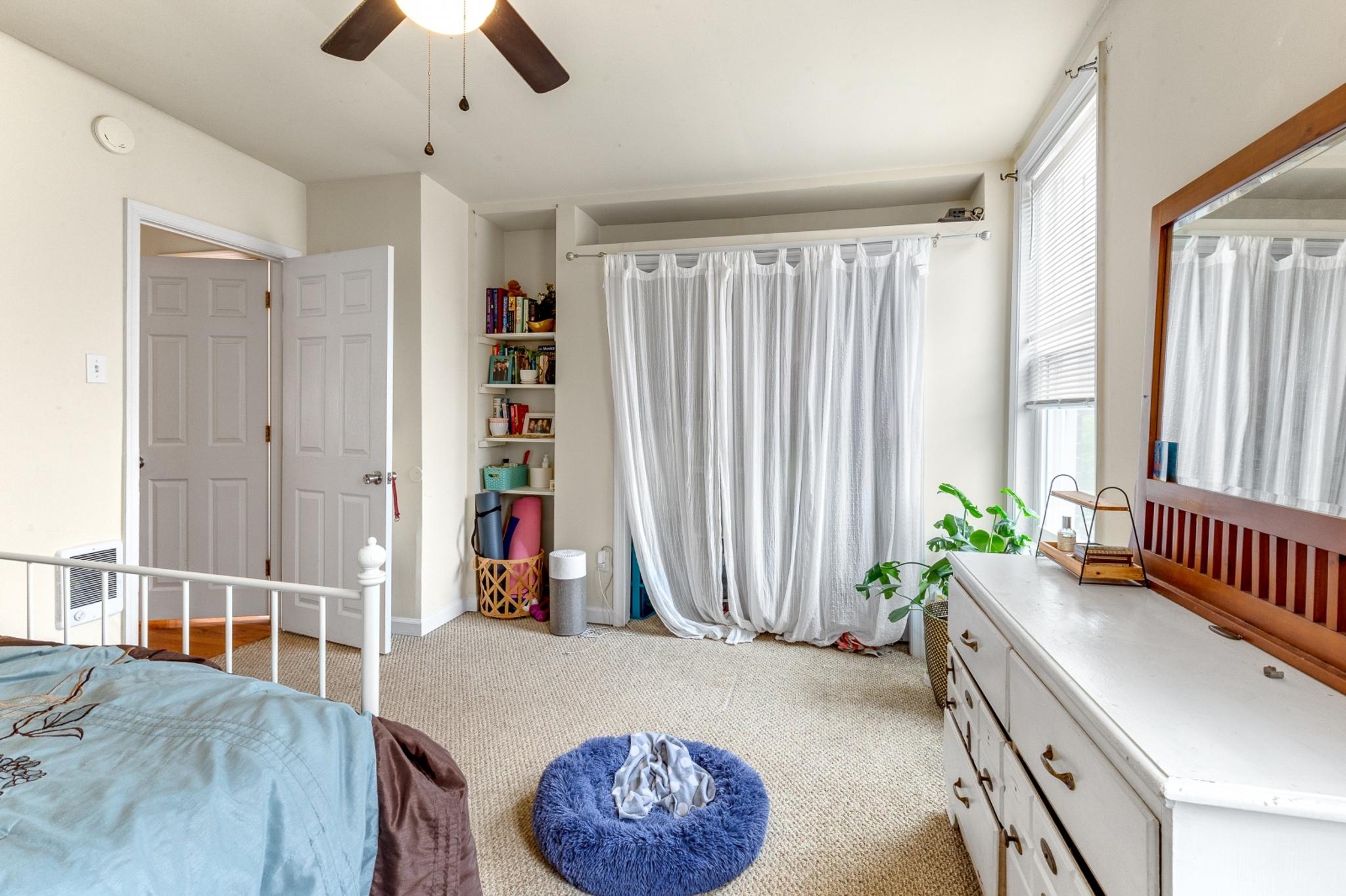 EAST KENSINGTON - Residential Income