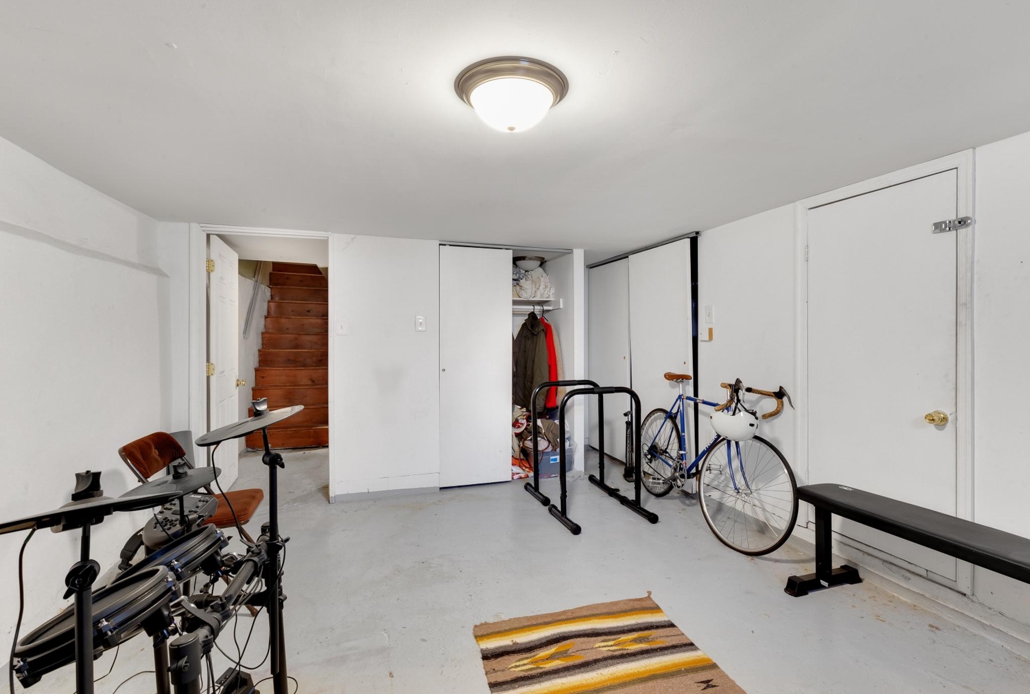 EAST KENSINGTON - Residential Income