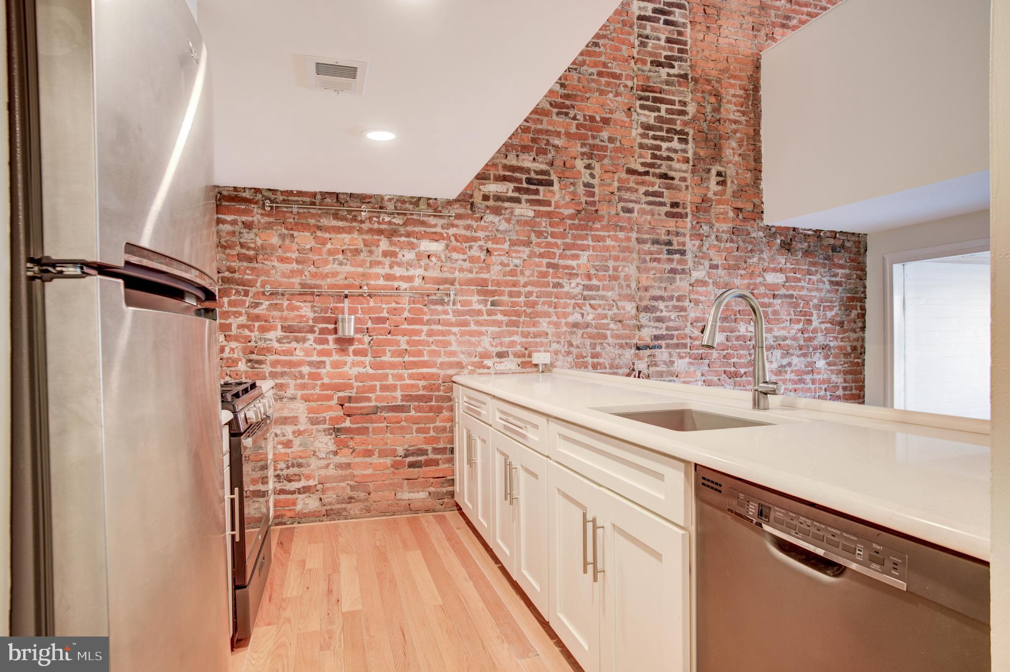 QUEEN VILLAGE - Residential