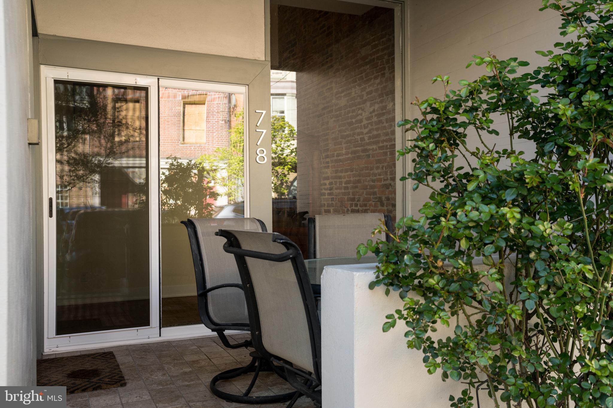 QUEEN VILLAGE - Residential
