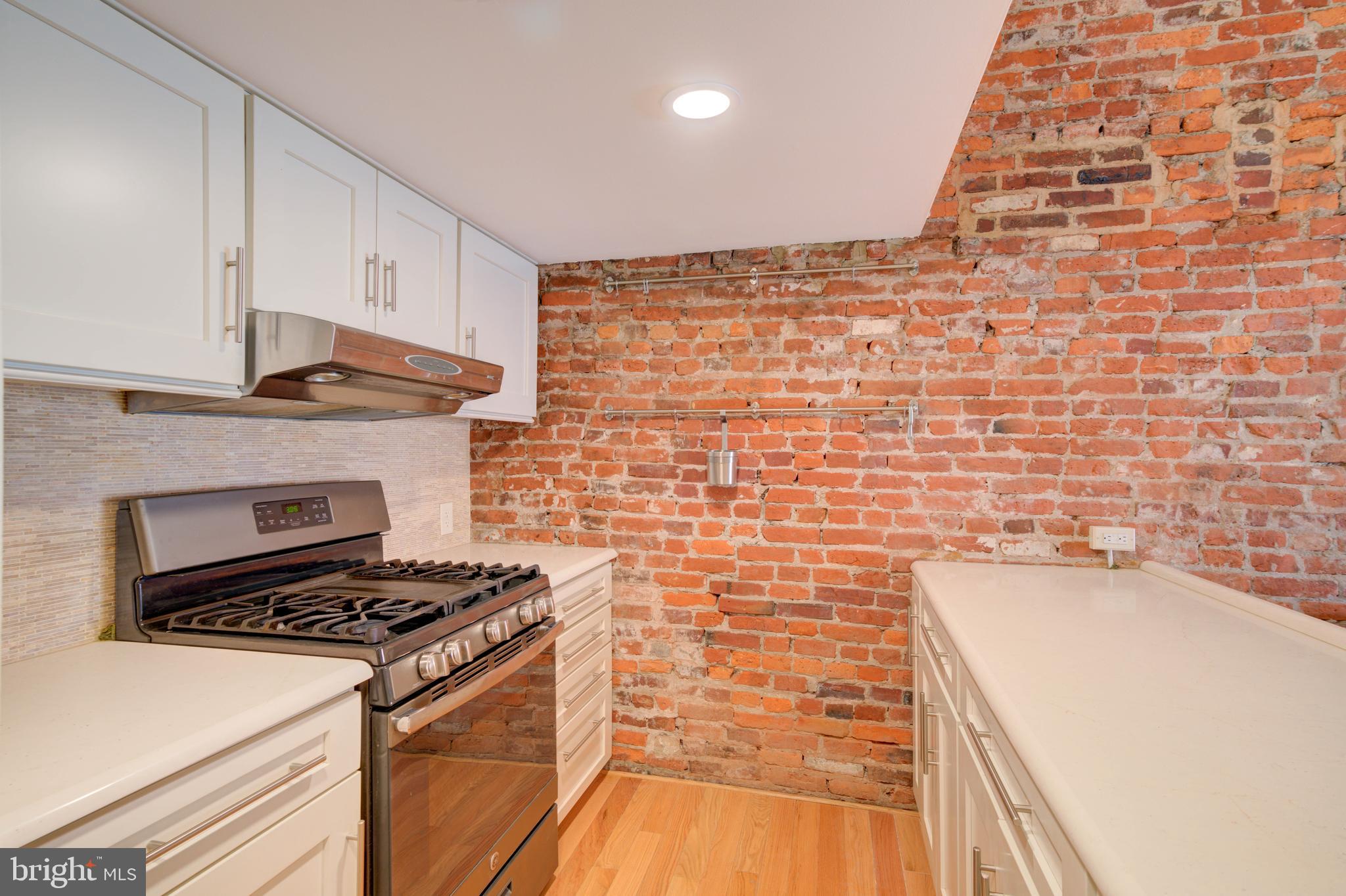 QUEEN VILLAGE - Residential