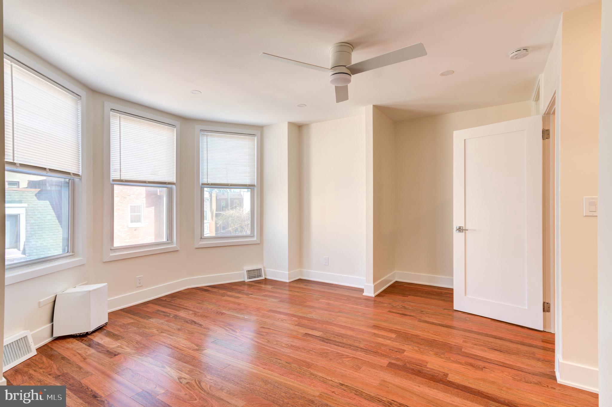 QUEEN VILLAGE - Residential