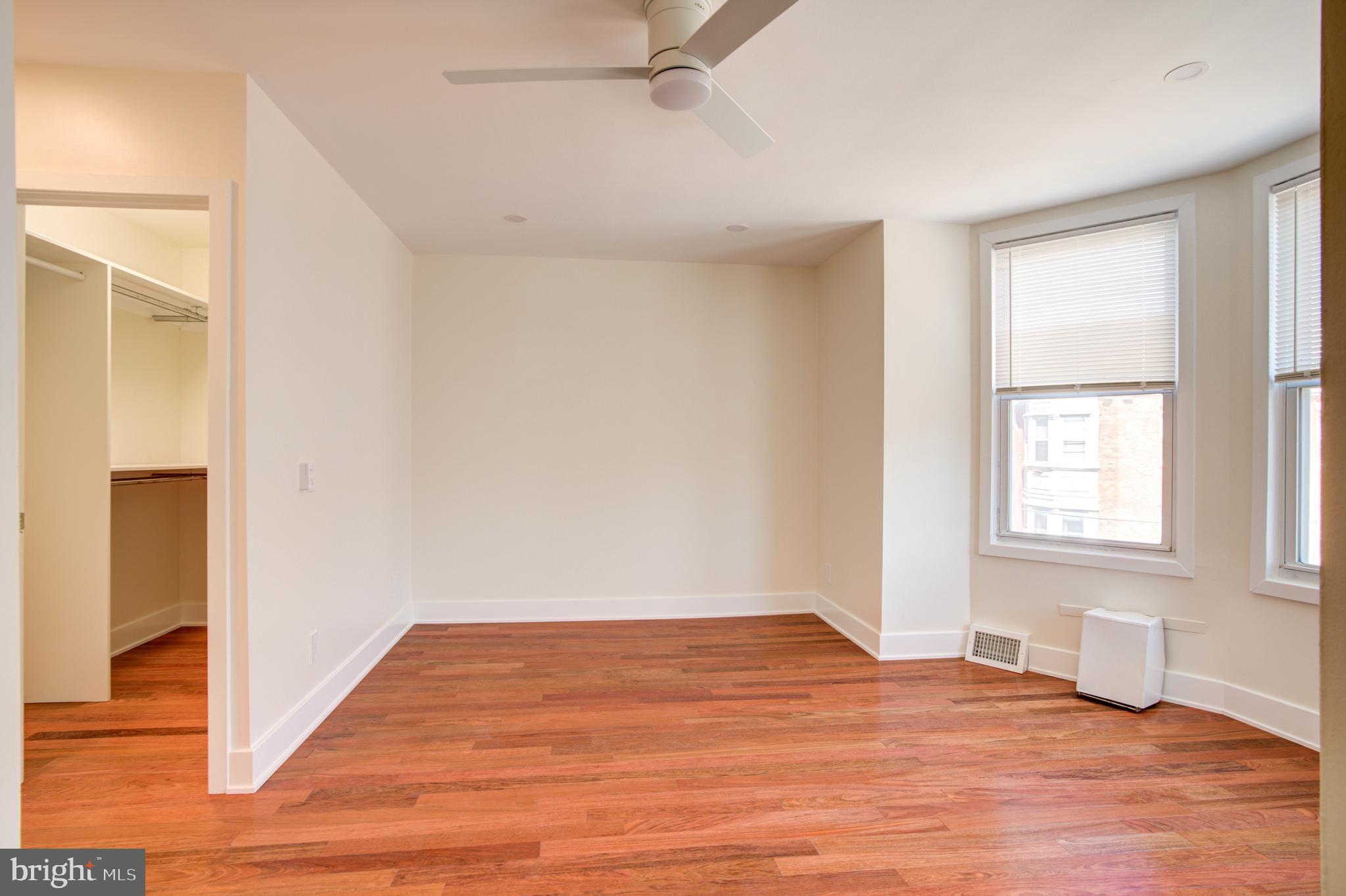QUEEN VILLAGE - Residential