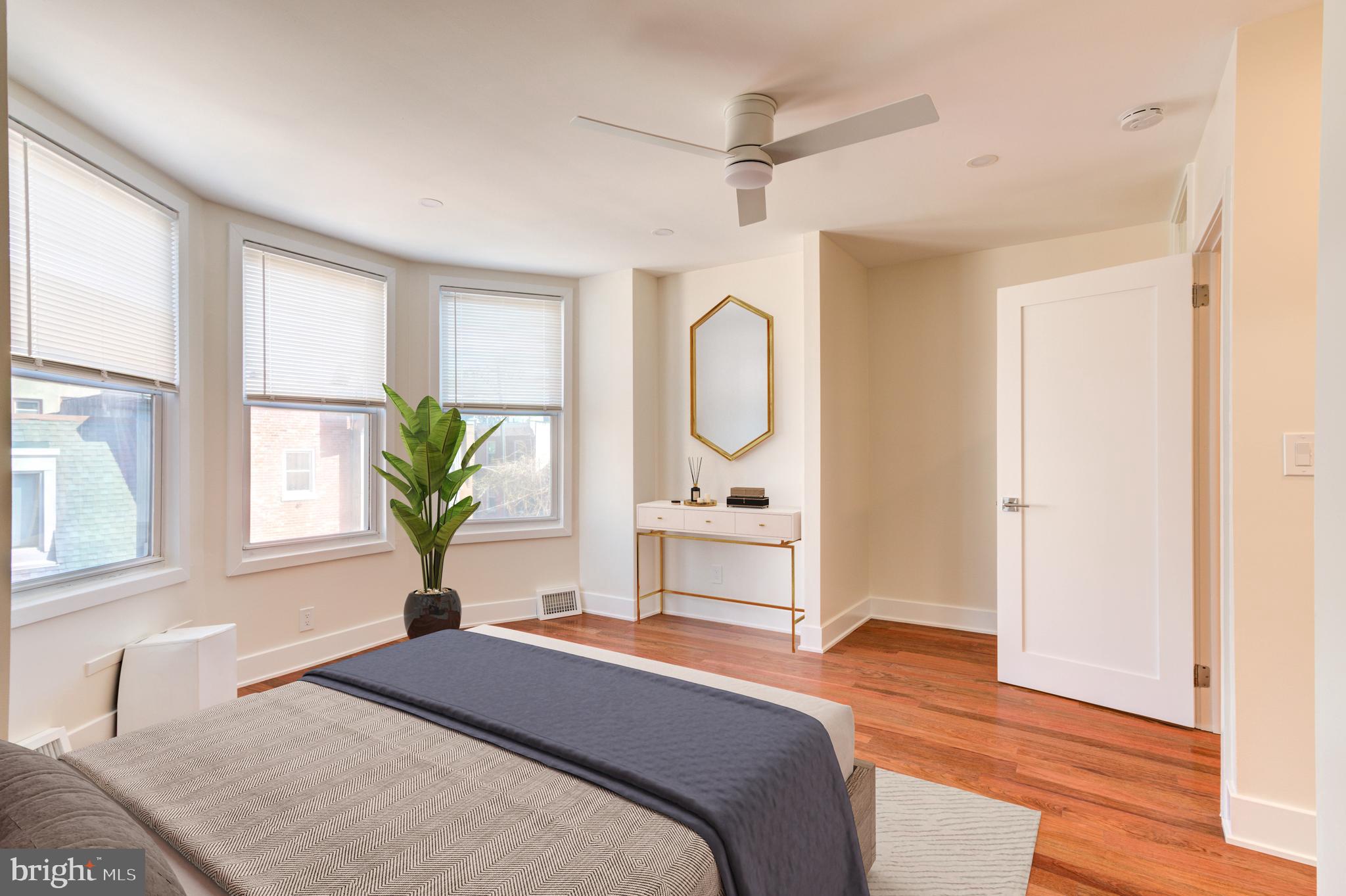 QUEEN VILLAGE - Residential