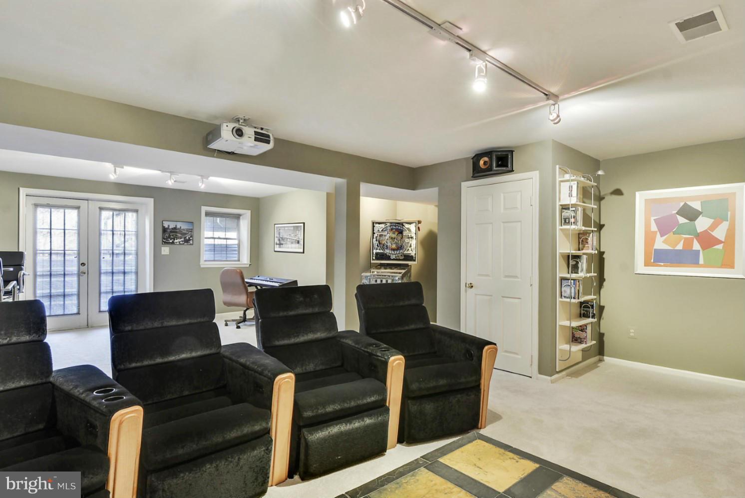 HAWTHORNE FOREST - Residential