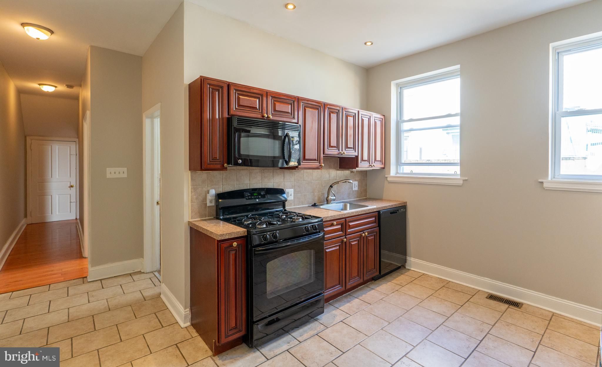 1121 S 13TH STREET 1ST FL