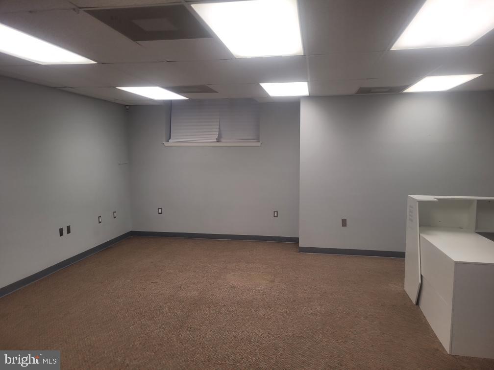 LAKESIDE - Commercial Lease