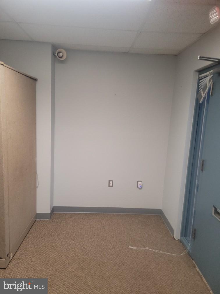 LAKESIDE - Commercial Lease