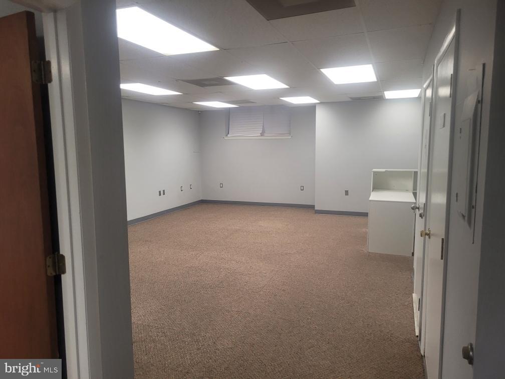 LAKESIDE - Commercial Lease