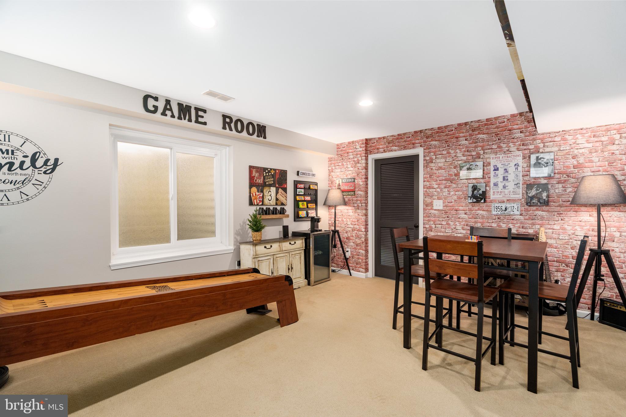 THE COURTS OF MALLORY - Residential