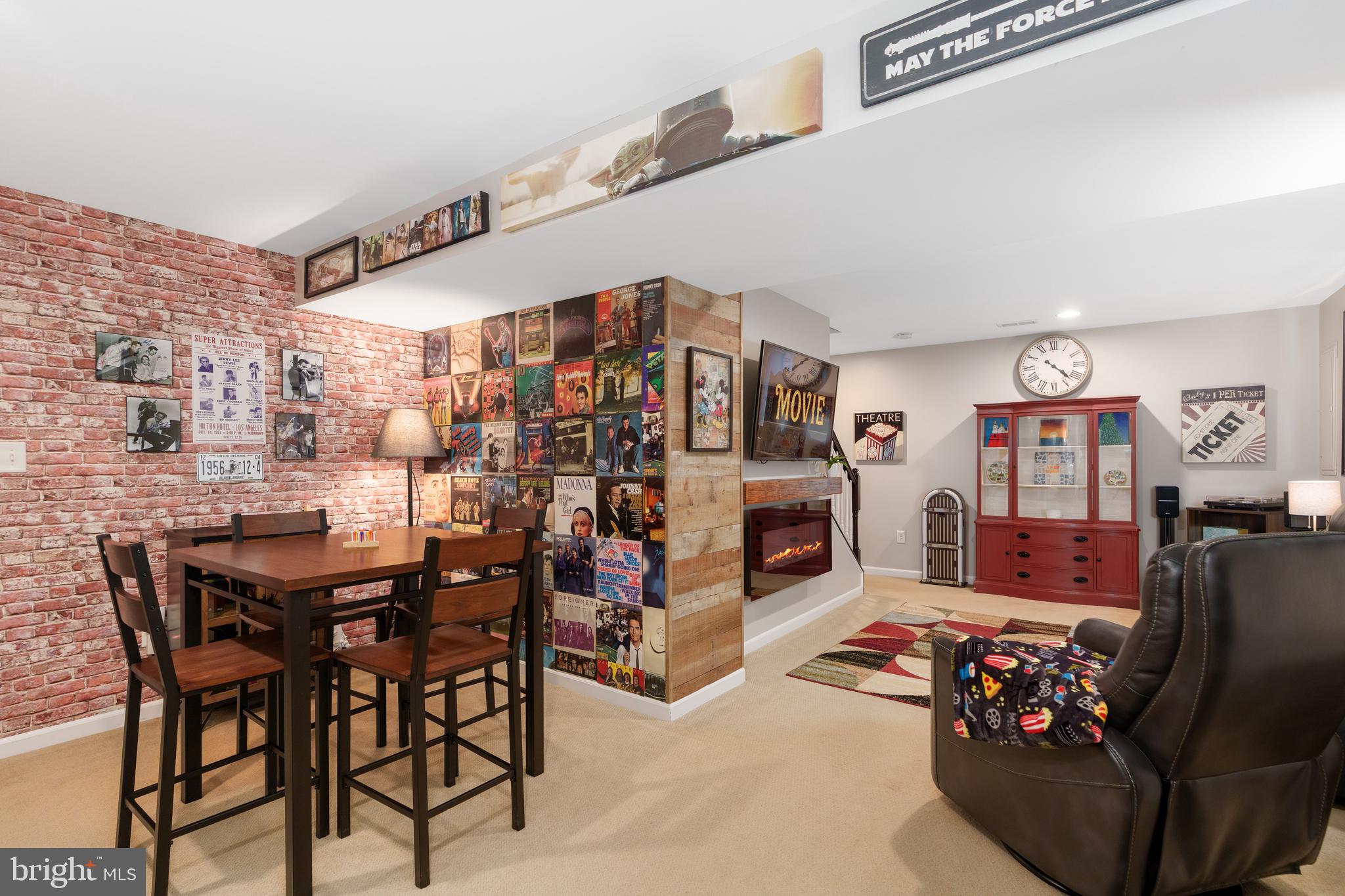 THE COURTS OF MALLORY - Residential