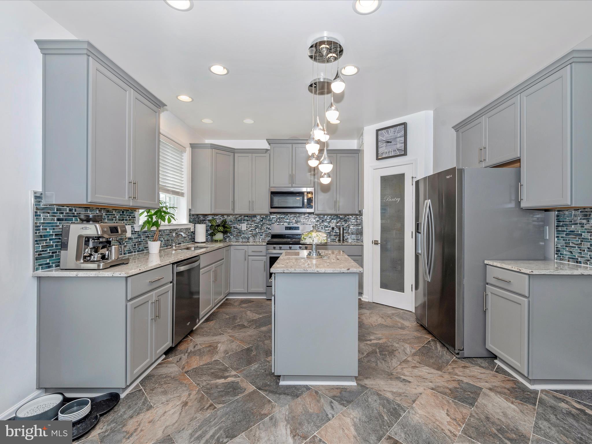 ARCHERS ROCK - Residential