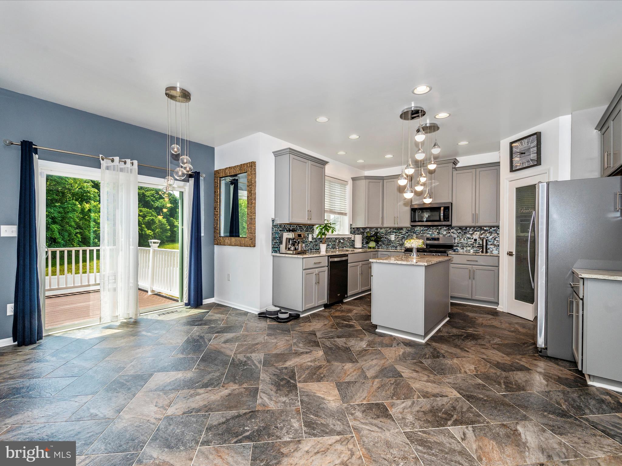 ARCHERS ROCK - Residential