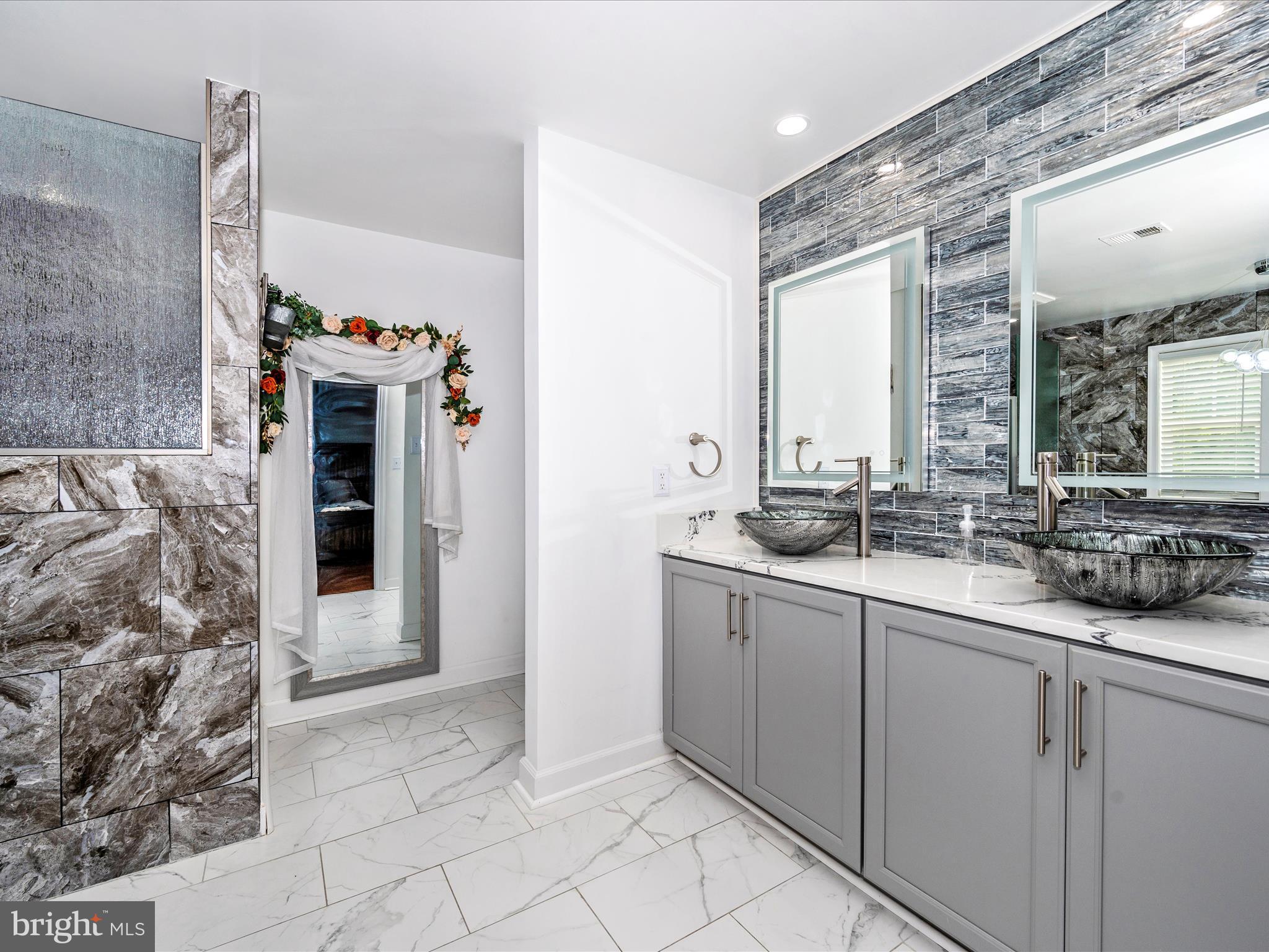 ARCHERS ROCK - Residential