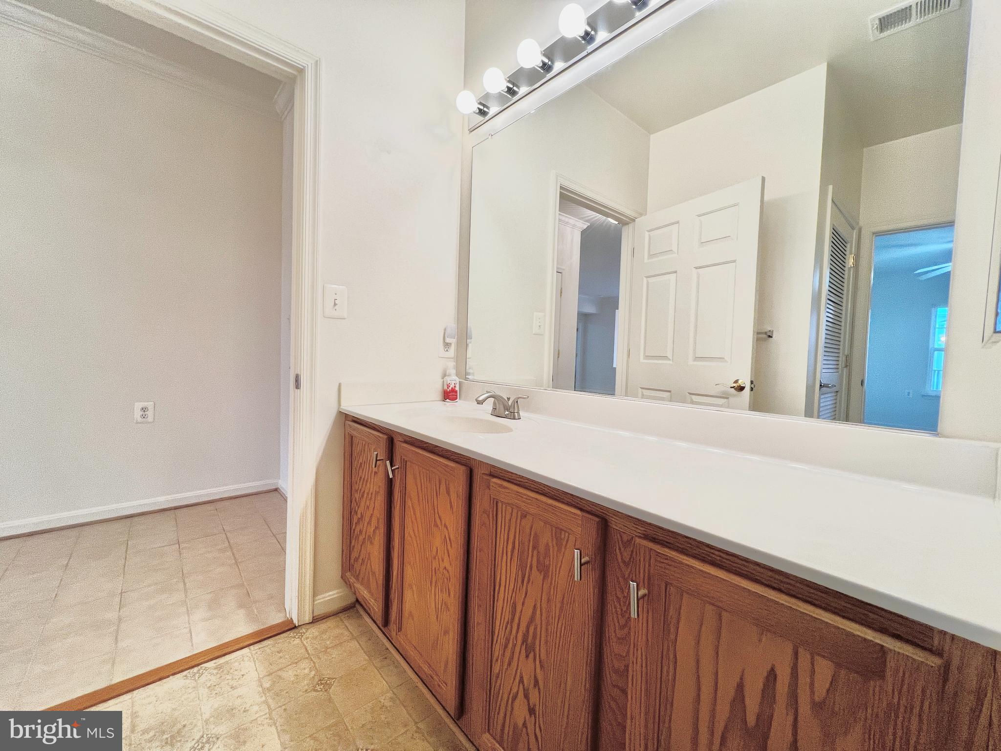 CAMERON GROVE CONDO VII> - Residential