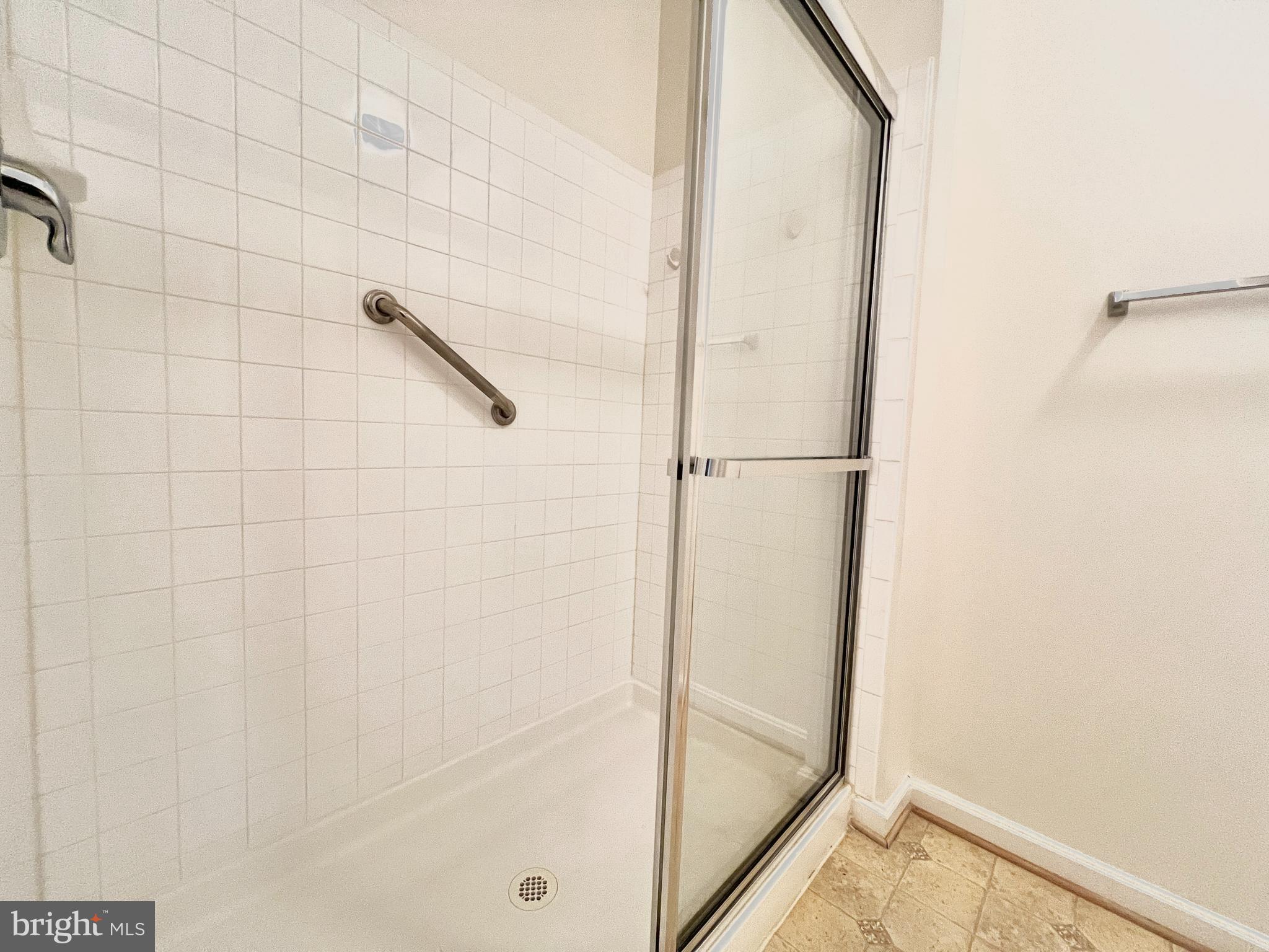 CAMERON GROVE CONDO VII> - Residential