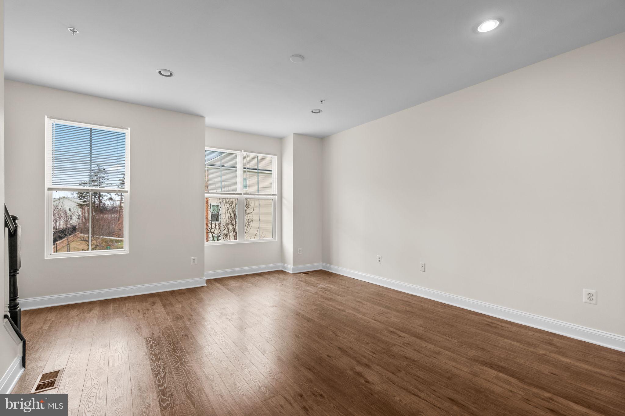 OXFORD SQUARE - Residential