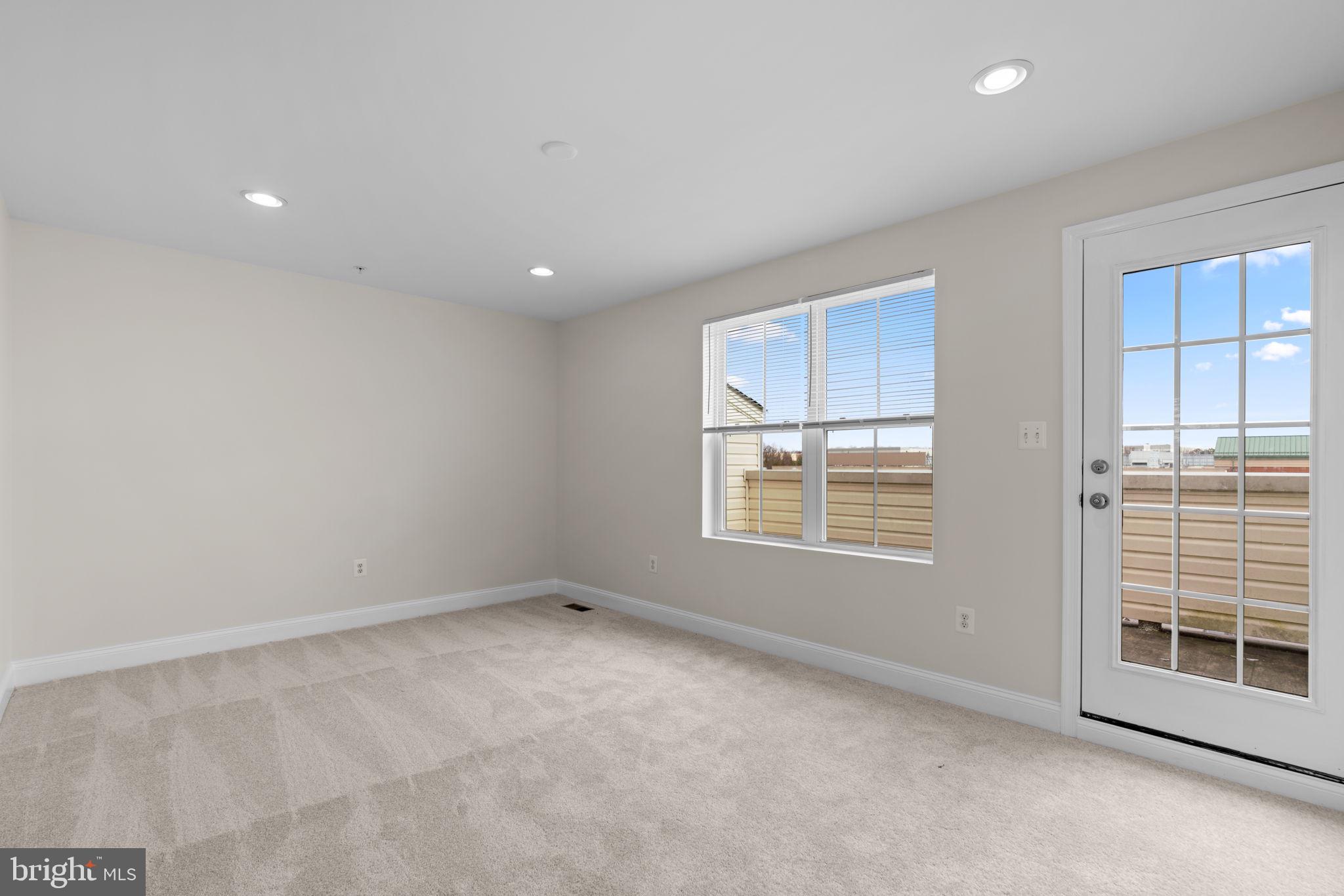 OXFORD SQUARE - Residential