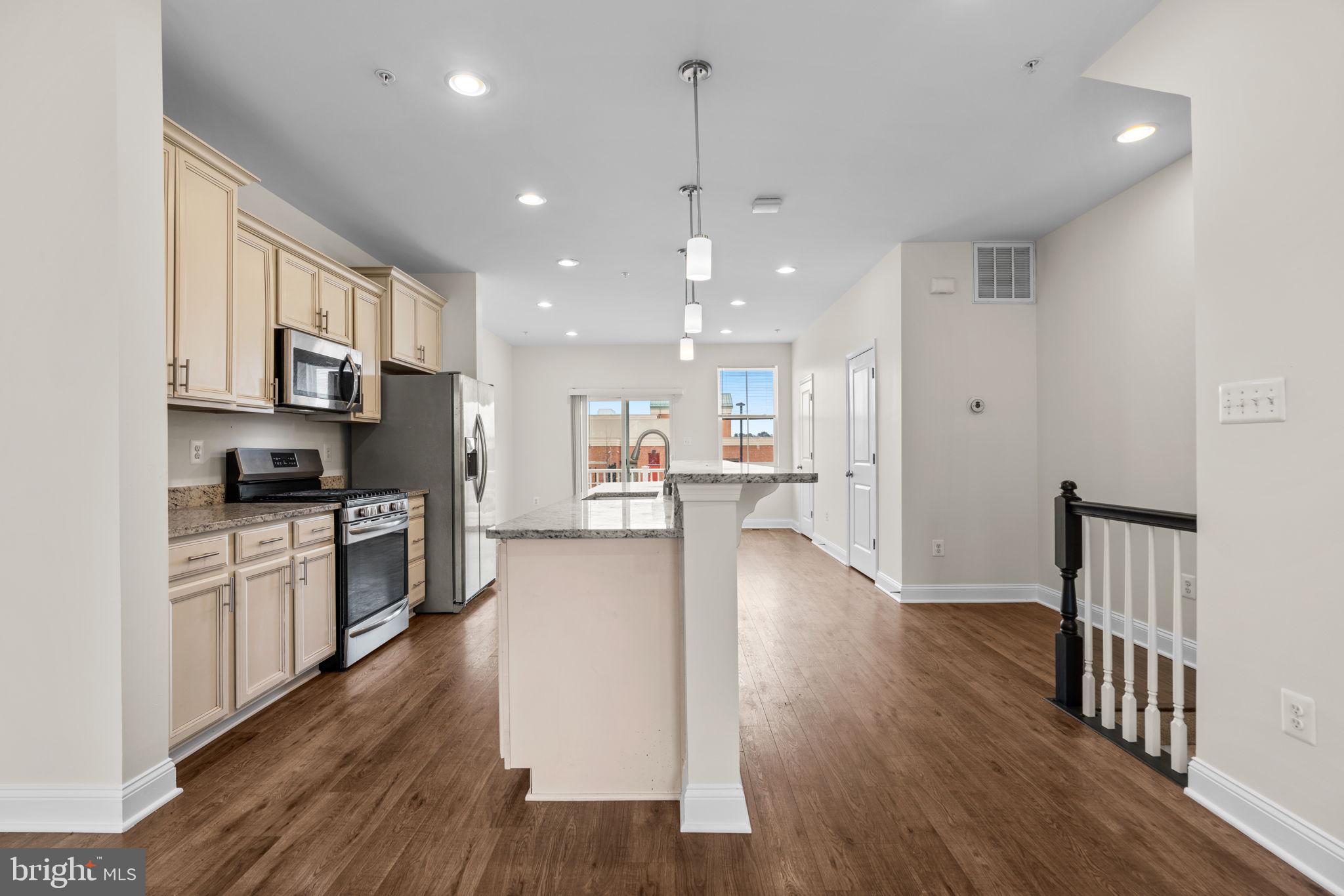 OXFORD SQUARE - Residential