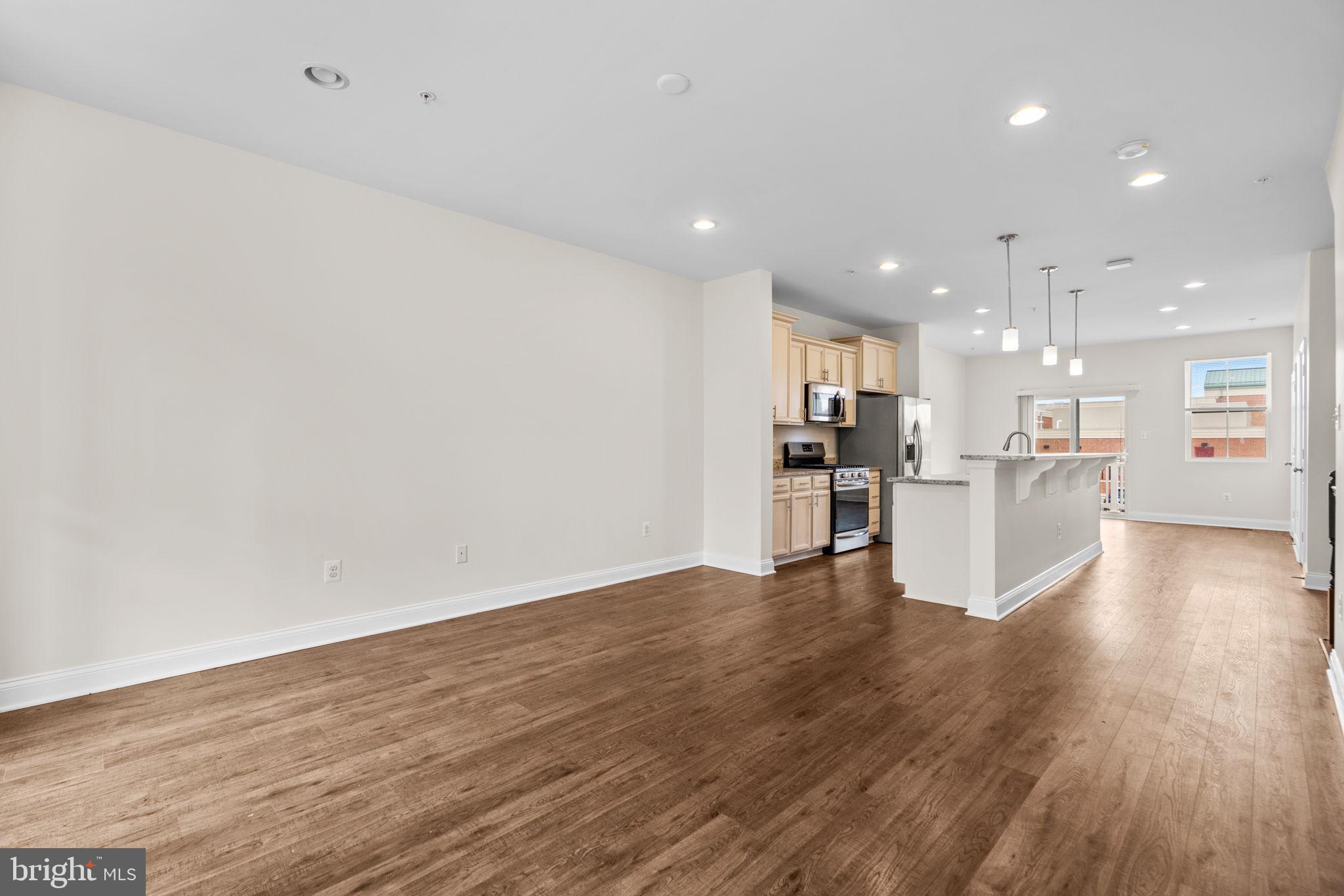 OXFORD SQUARE - Residential