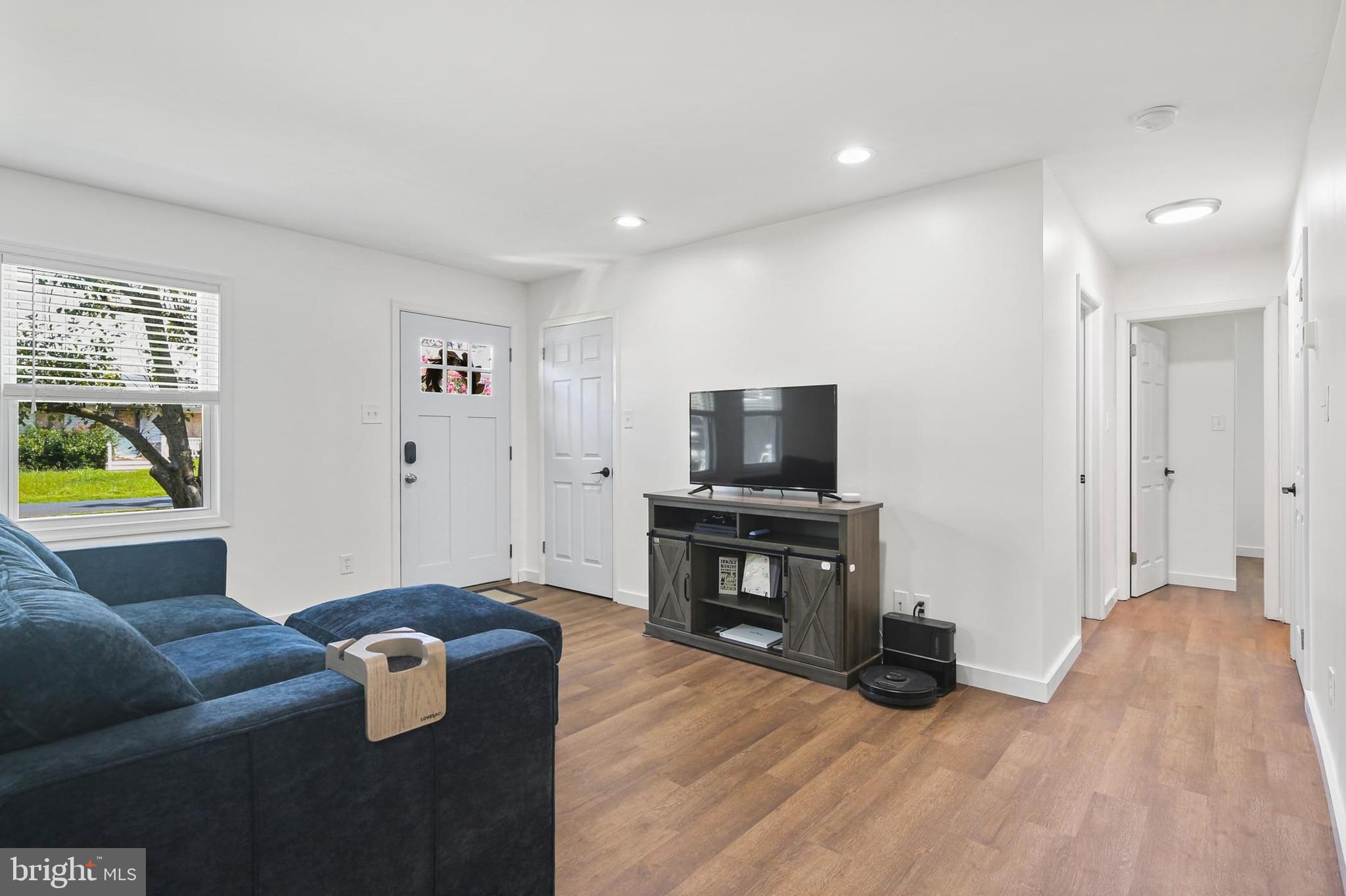 3858 HOLLY DRIVE