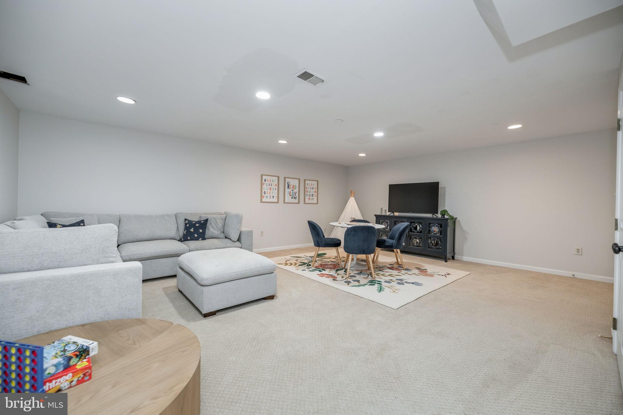LAKEWOOD HILLS - Residential
