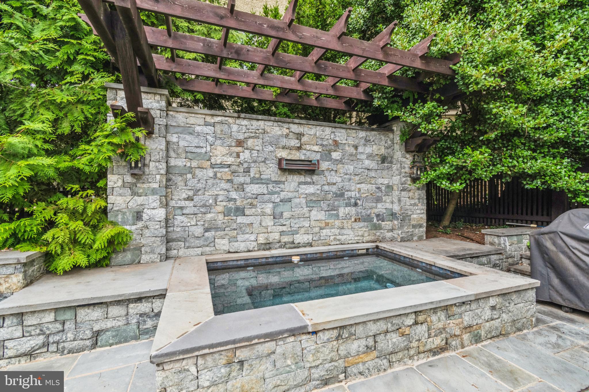 CLEVELAND PARK - Residential