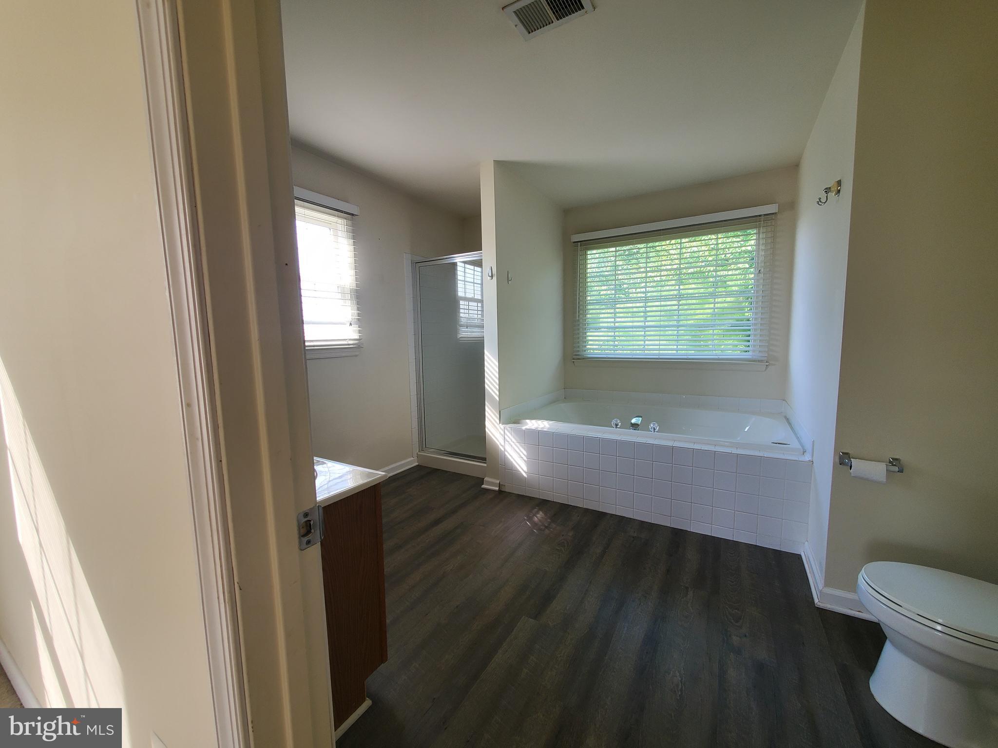 HAMPTON OAKS - Residential Lease