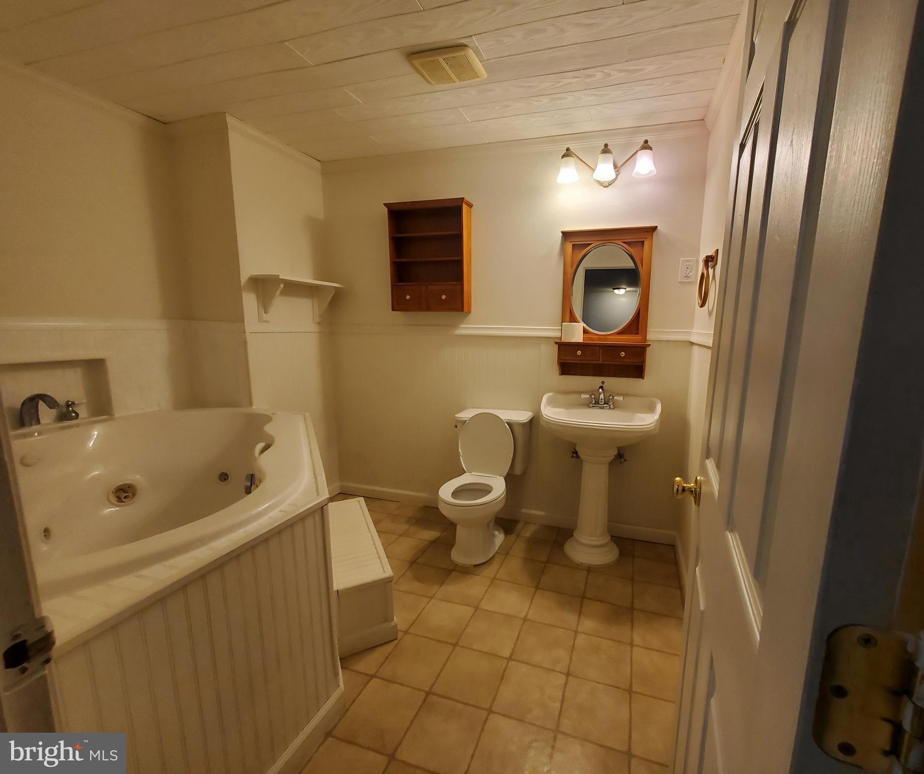 HAMPTON OAKS - Residential Lease