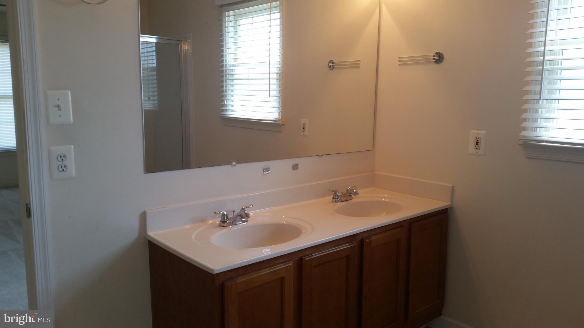 HAMPTON OAKS - Residential Lease