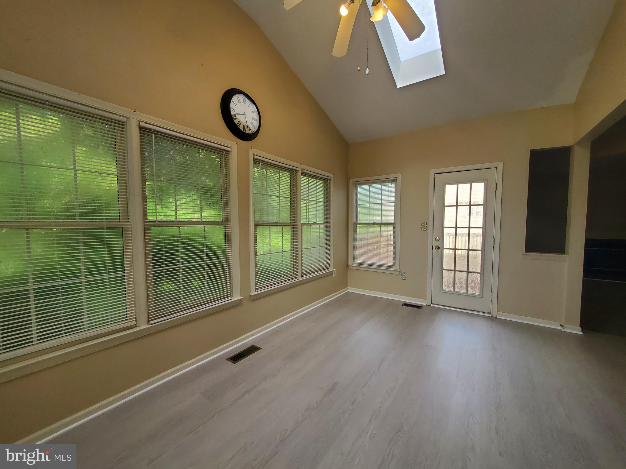 HAMPTON OAKS - Residential Lease