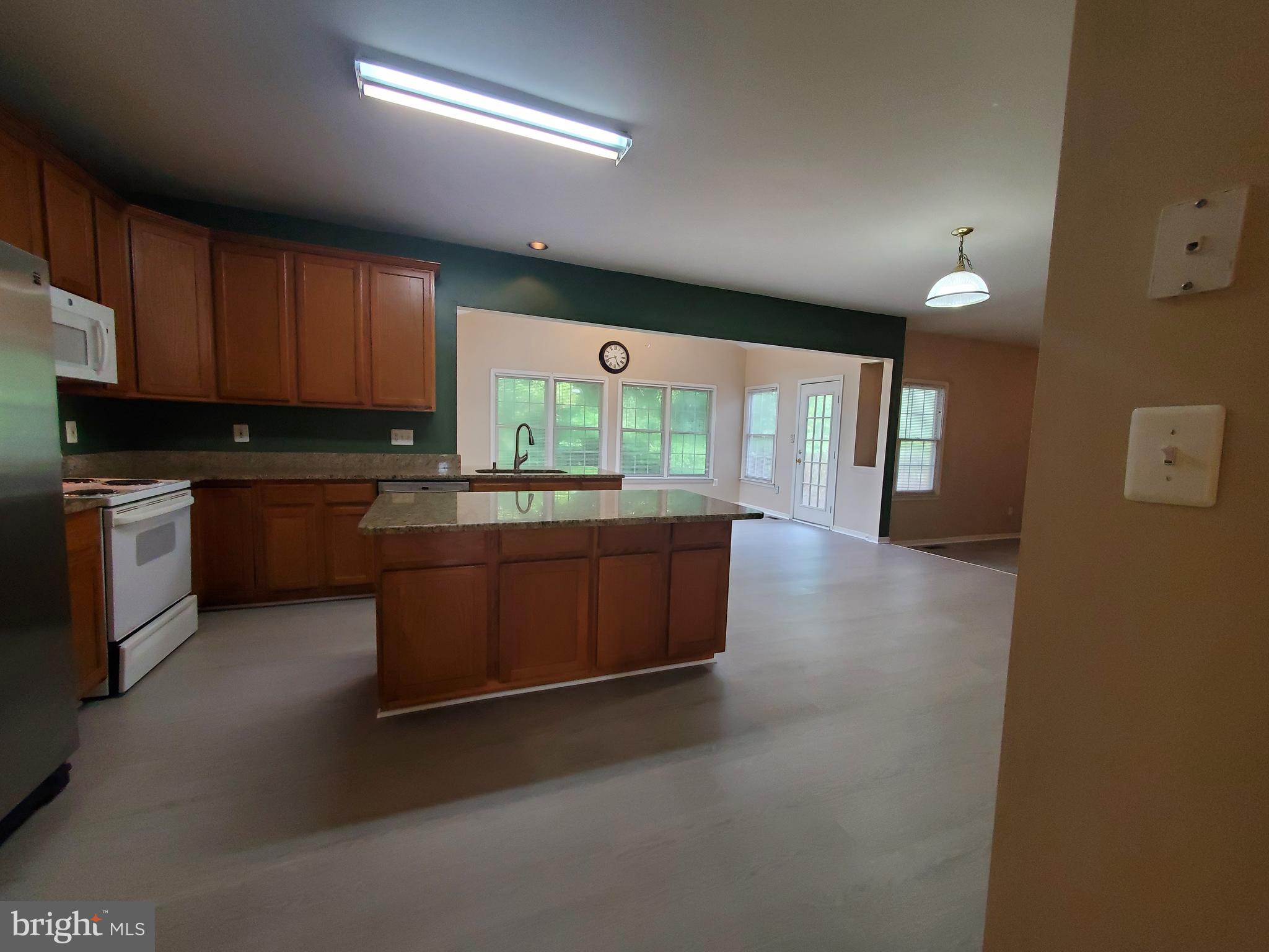 HAMPTON OAKS - Residential Lease