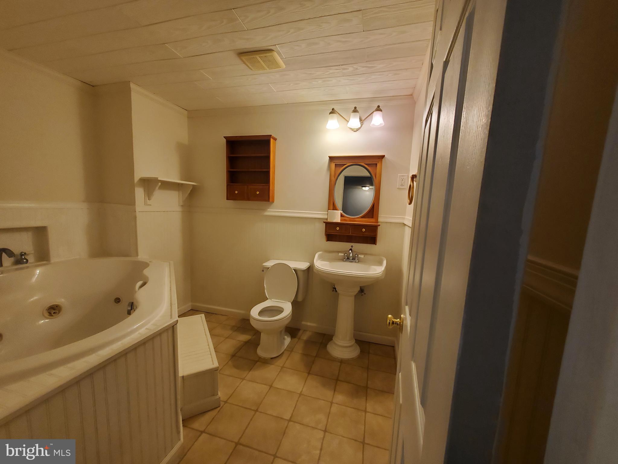 HAMPTON OAKS - Residential Lease