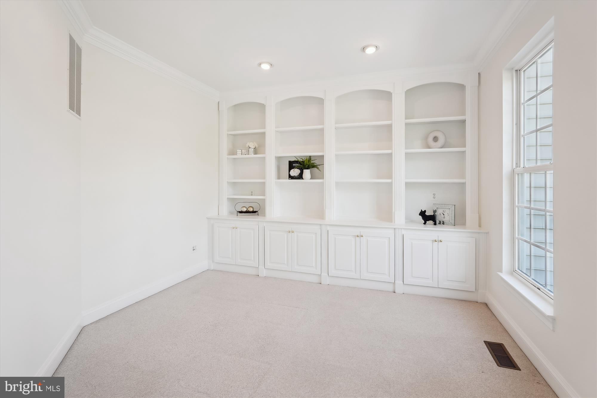 OAK KNOLL HAMLET - Residential