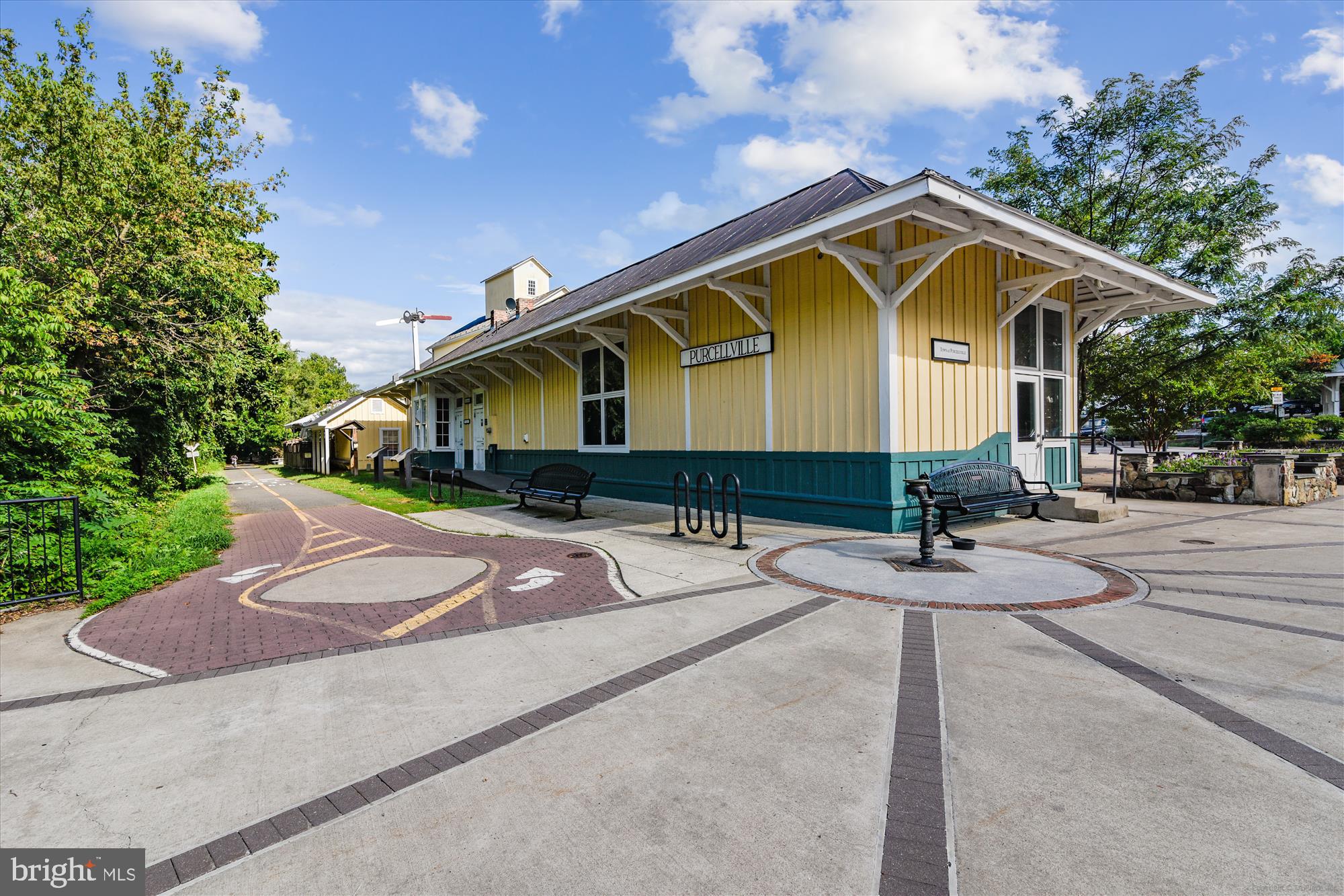 OAK KNOLL HAMLET - Residential