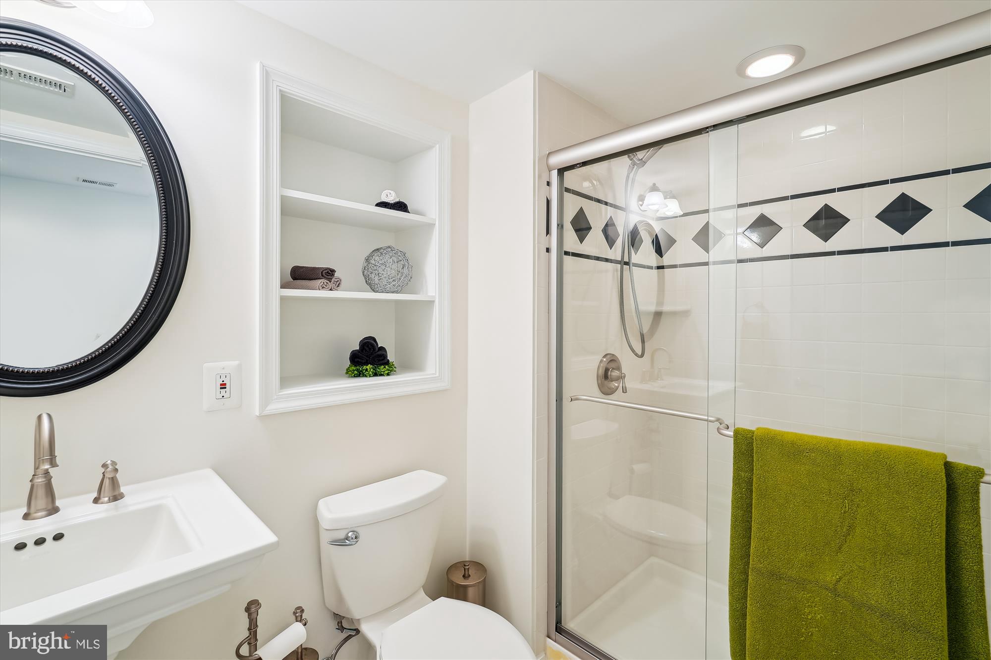 OAK KNOLL HAMLET - Residential