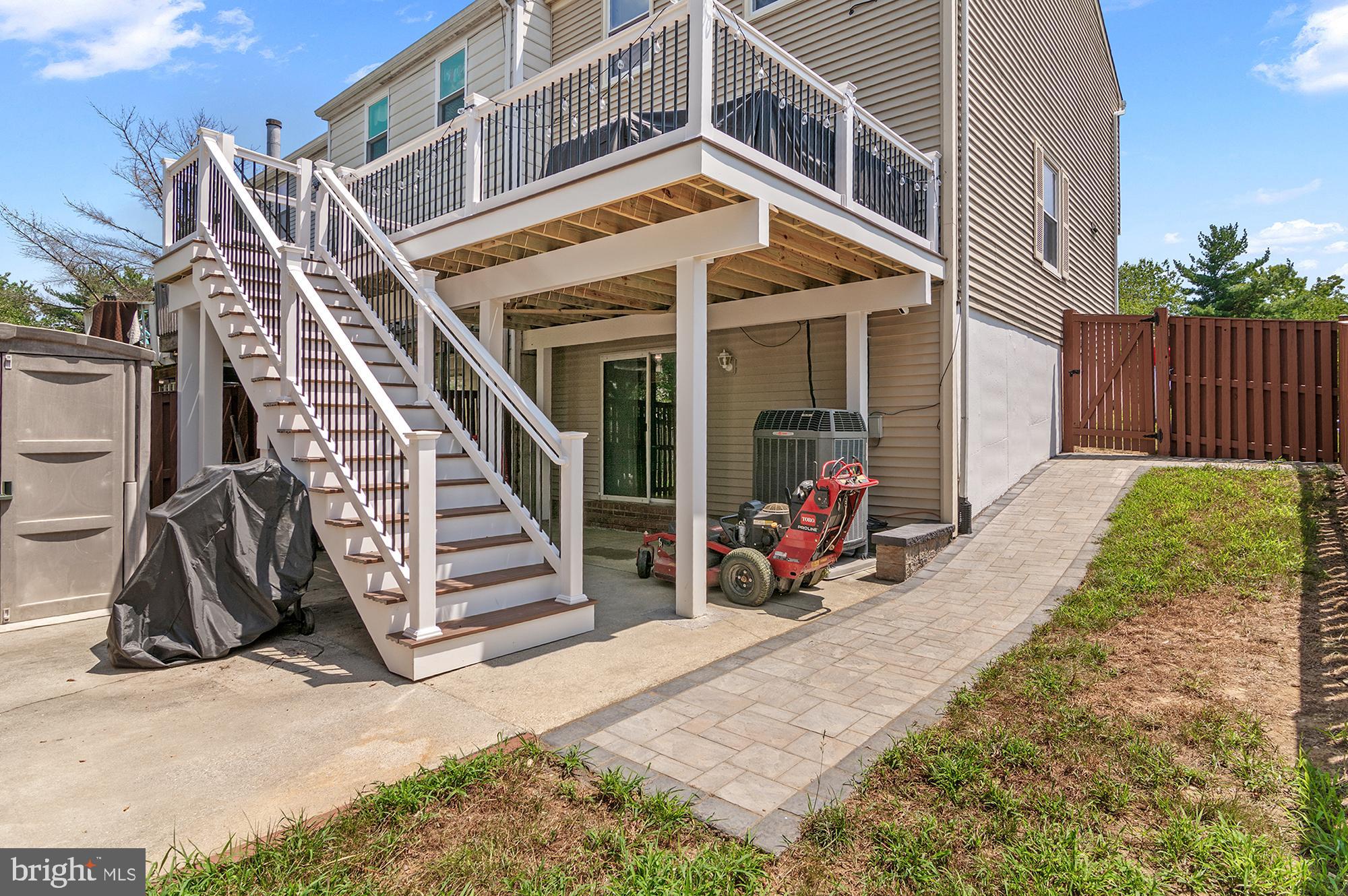 OAK POND - Residential