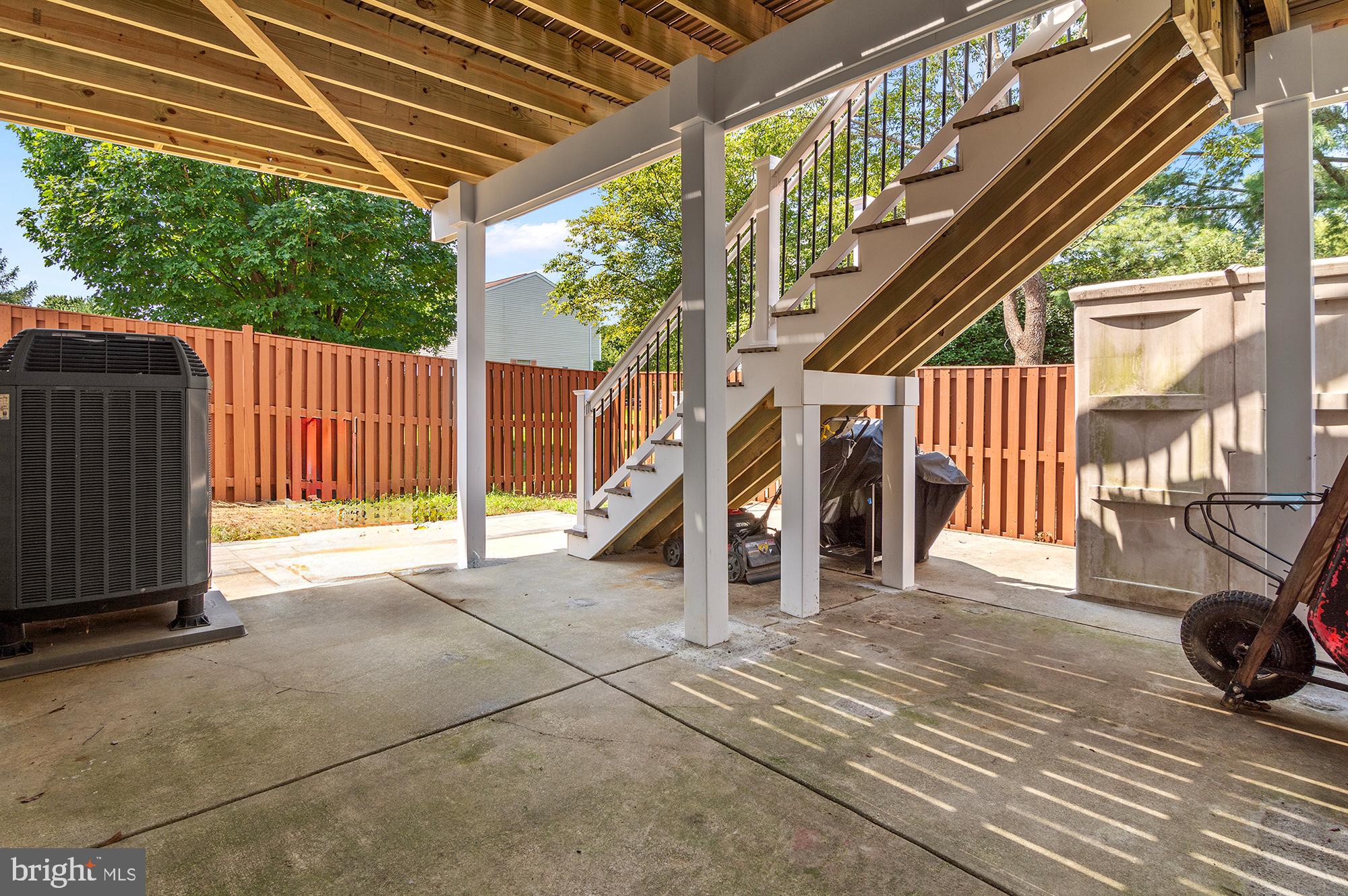 OAK POND - Residential