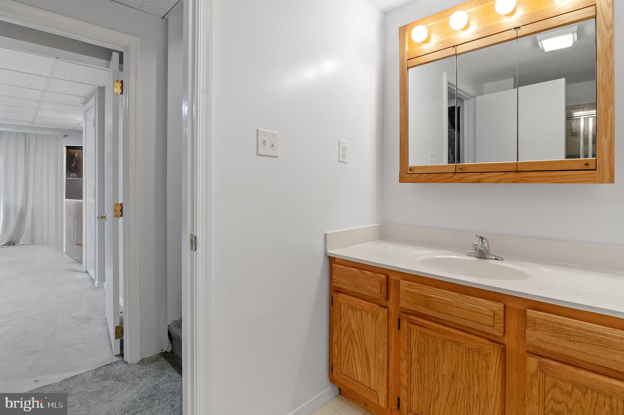 OAK POND - Residential