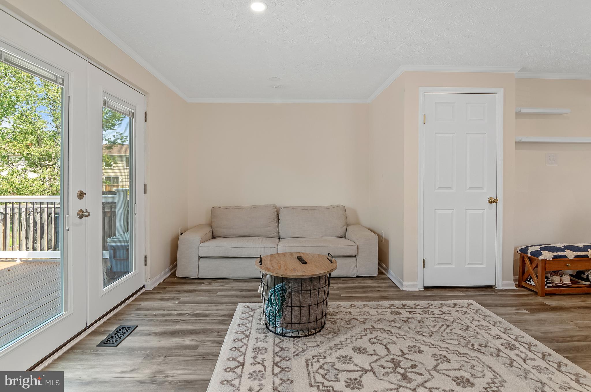 OAK POND - Residential