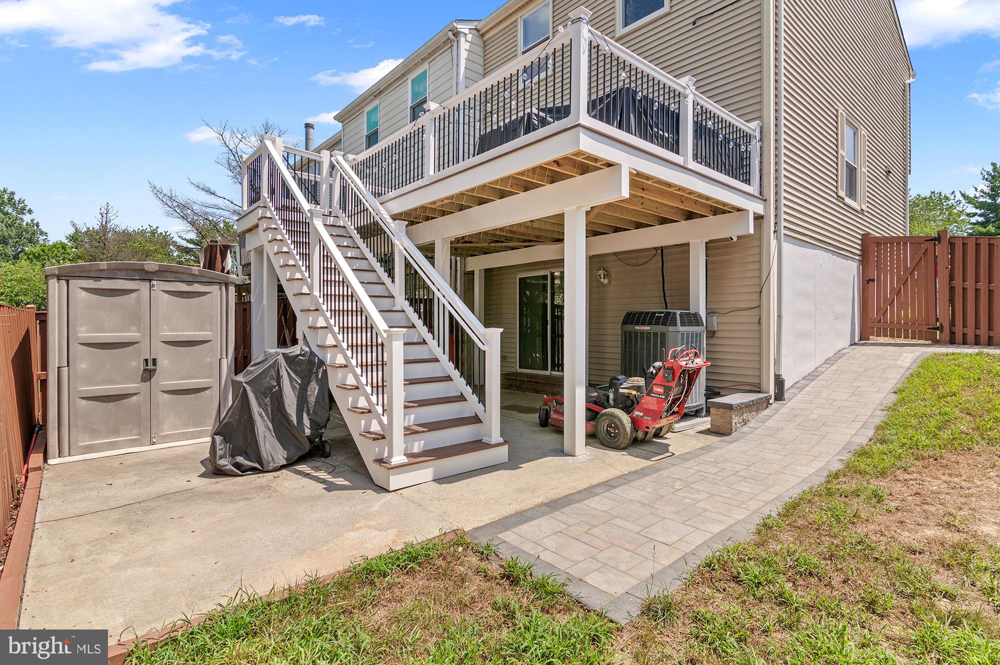 OAK POND - Residential