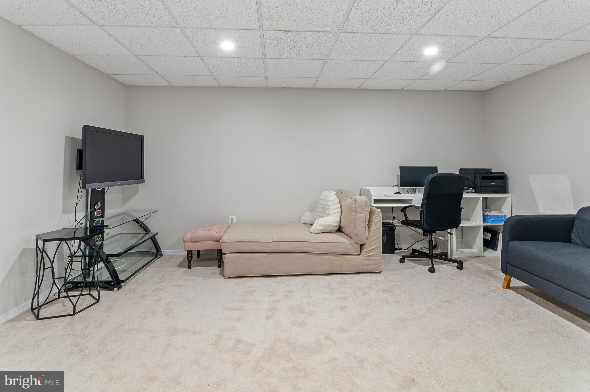 OAK POND - Residential