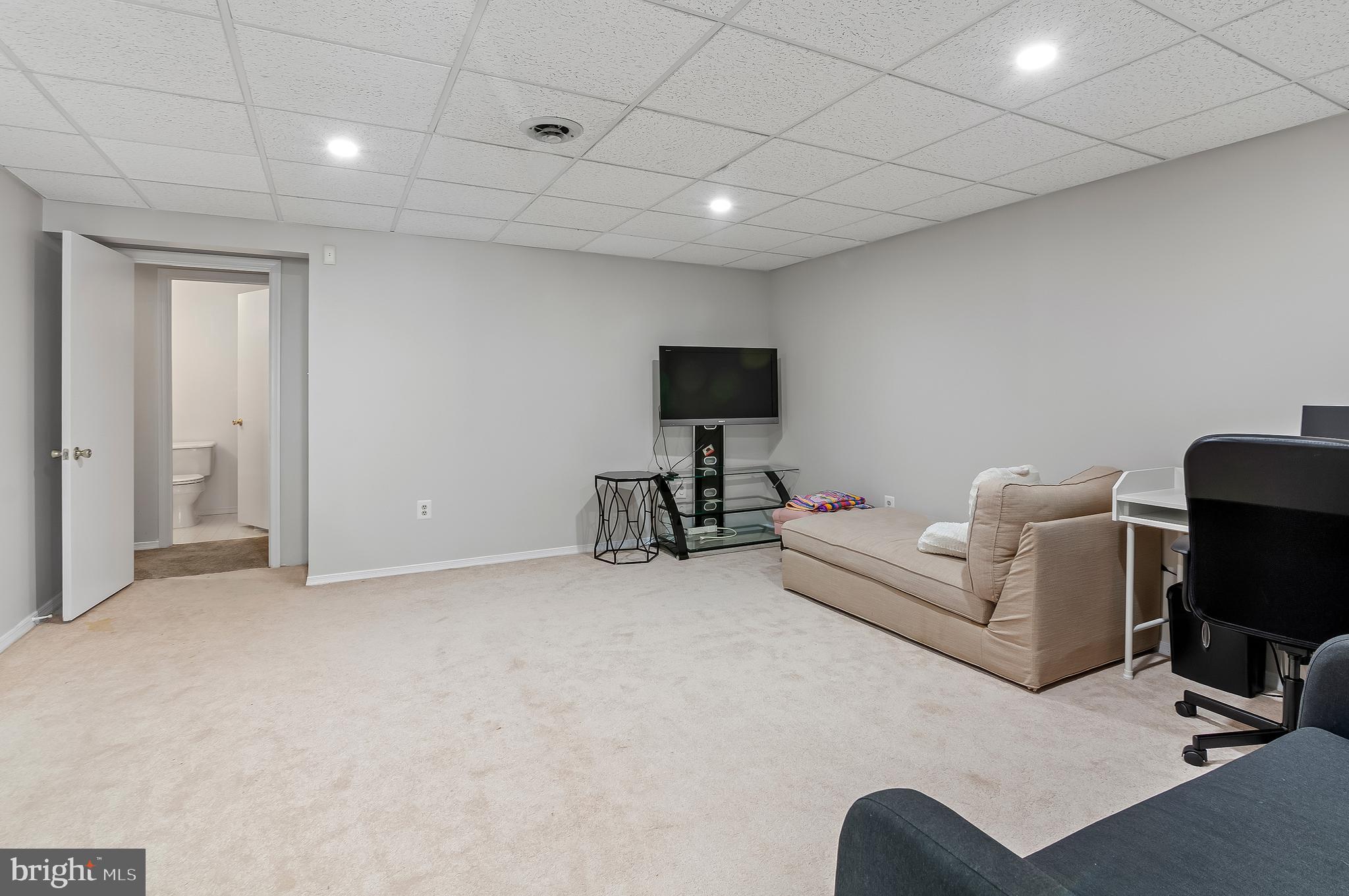 OAK POND - Residential