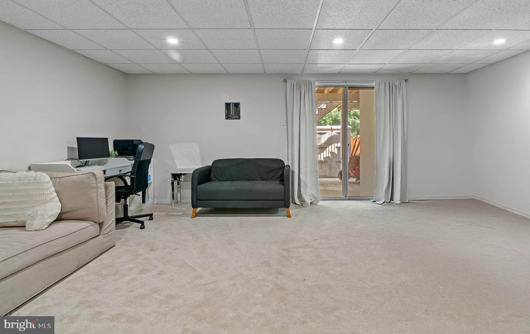 OAK POND - Residential